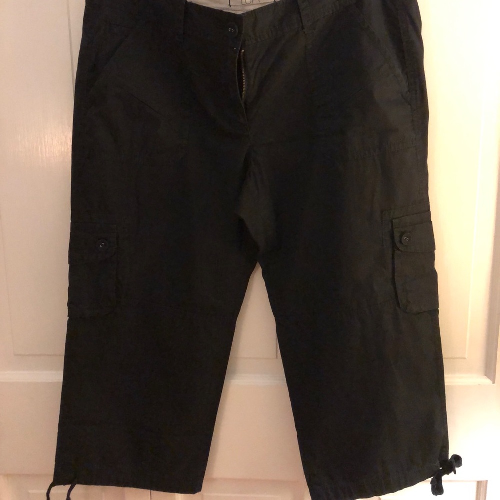 Black capris